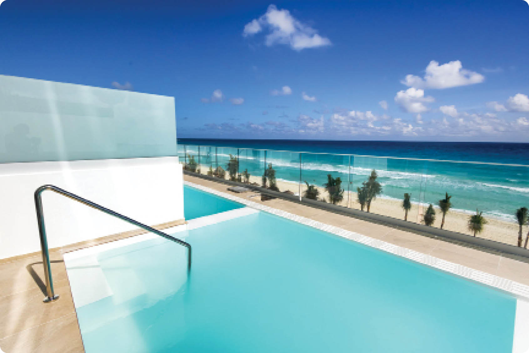 SWIMUP DOUBLE ROOM OCEAN FRONT