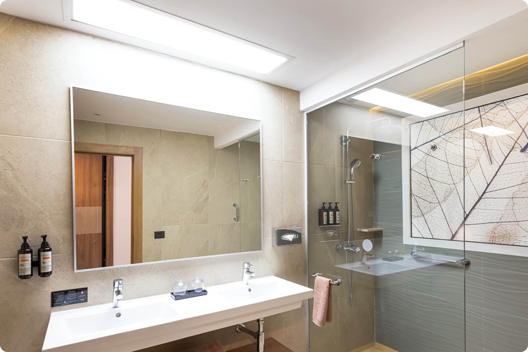 SWIMUP DOUBLE ROOM OCEAN FRONT